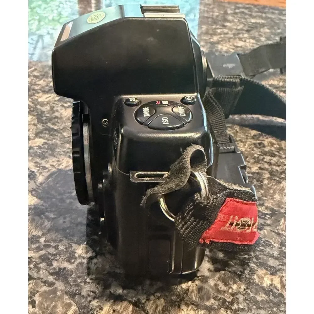 NIKON N8008 Camera & Nikkor 35-70 Lens LOT 3805/70